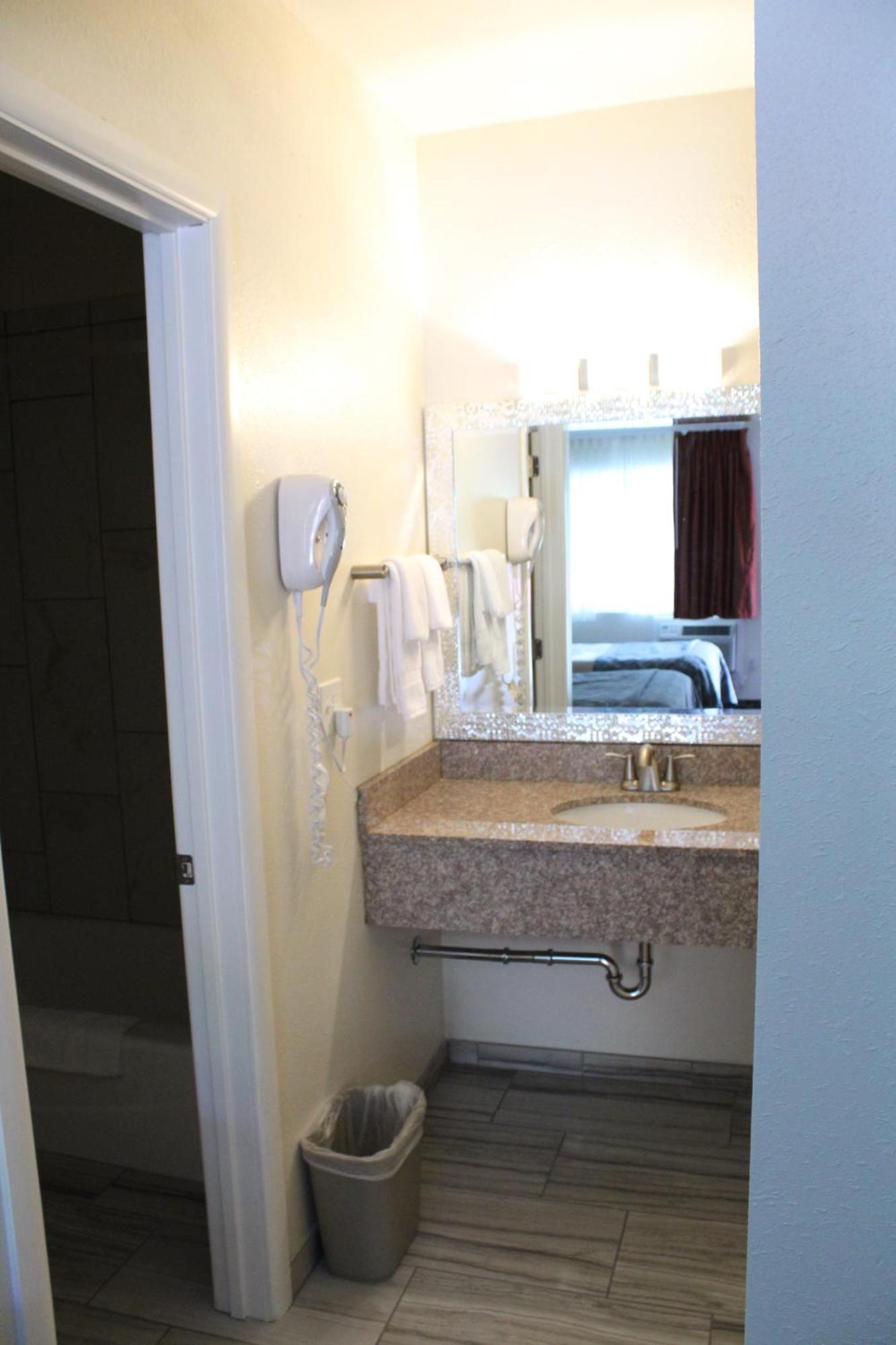 American Travel Inn Pullman Ngoại thất bức ảnh